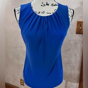 Very pretty sleeveless top